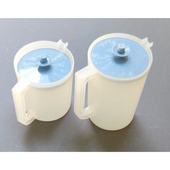 (2) Vintage TUPPERWARE Pitchers #1575 & #1676 Frosted w/ Push Button Tops - Picture 10 of 11
